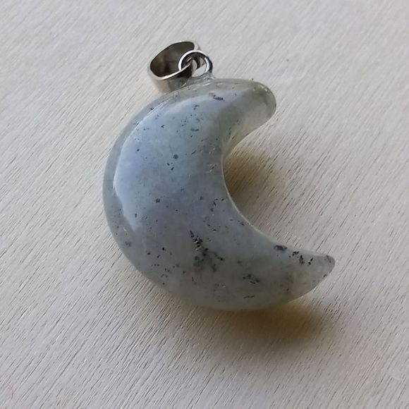 Labradorite moon pendant - Picture 6 of 13